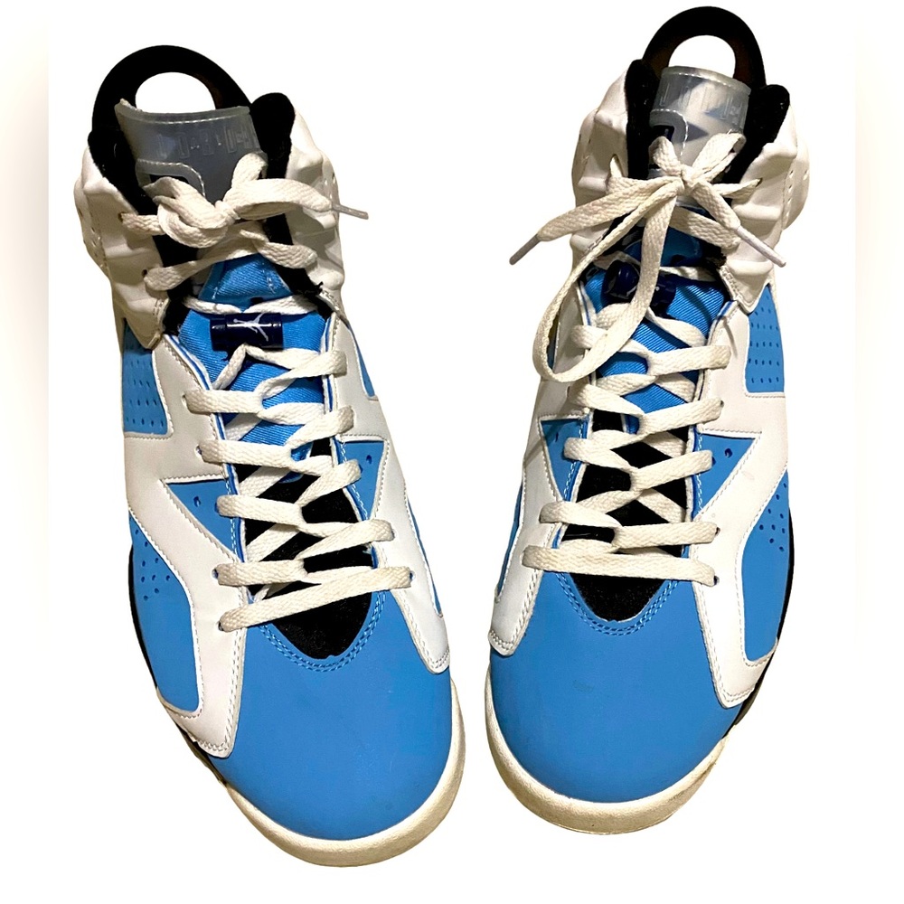 Sneakers - Picture 2 of 7
